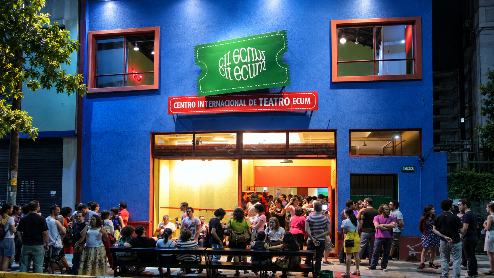 Placas do Centro Internacional de Teatro ECUM — cenário ampliado com IA